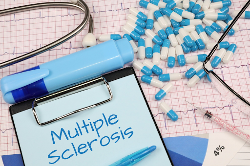 image reads 'Multiple Sclerosis' on clipboard around blue and white pills